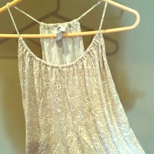 Like new. Pretty floral top